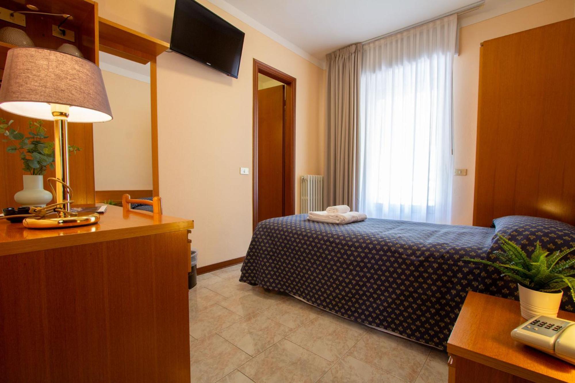Hotel Benacus Торрі-дель-Бенако Екстер'єр фото
