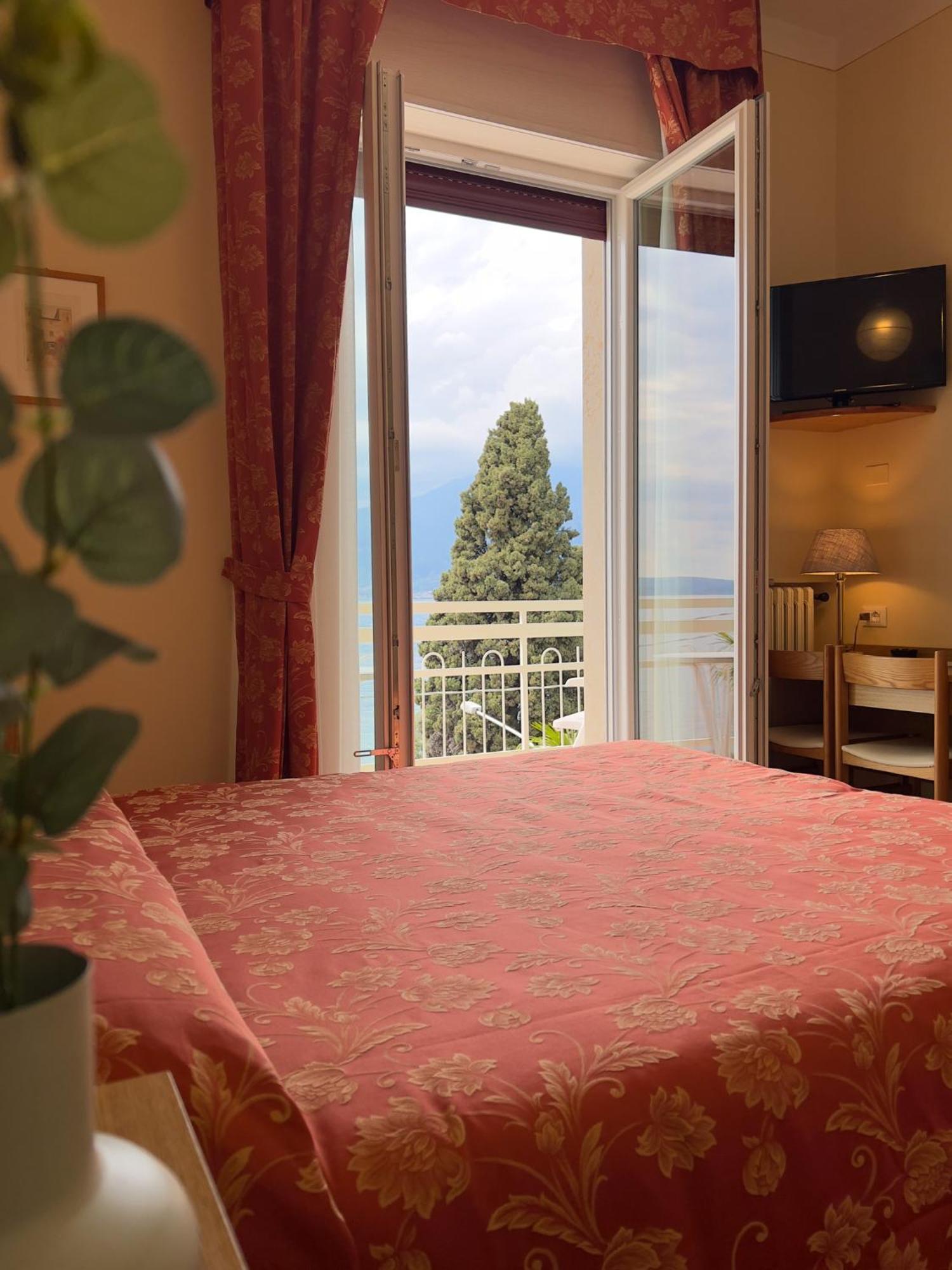 Hotel Benacus Торрі-дель-Бенако Екстер'єр фото